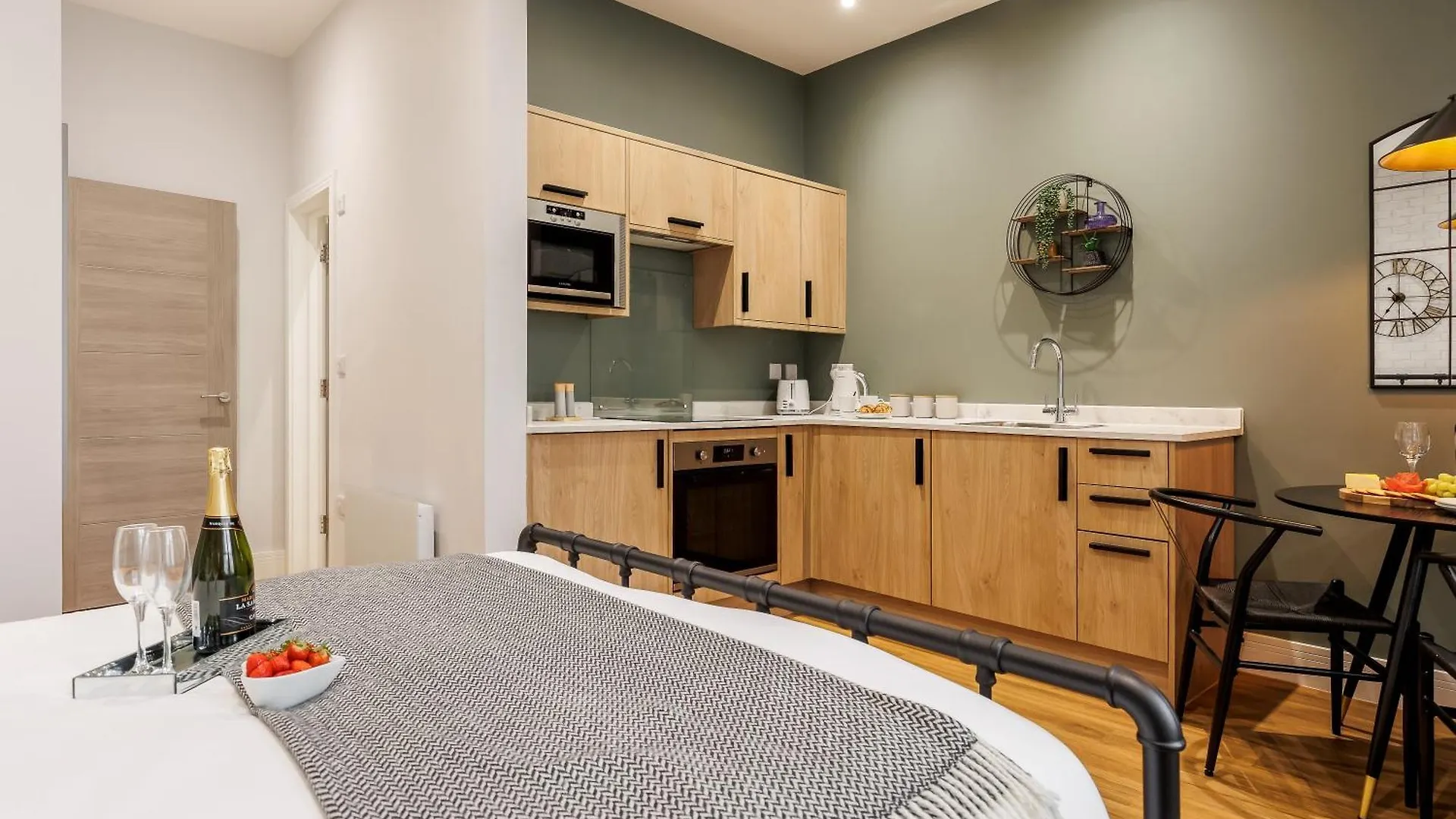 Sea Breeze - Coast Apartment Bournemouth