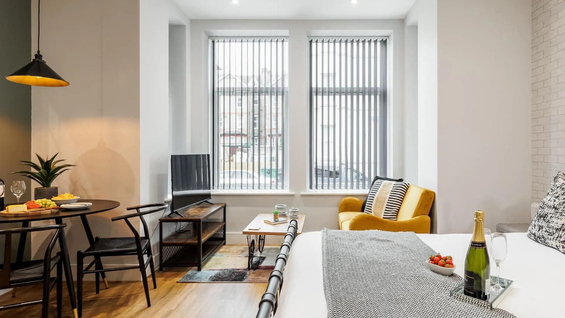 Sea Breeze - Coast Apartment Bournemouth