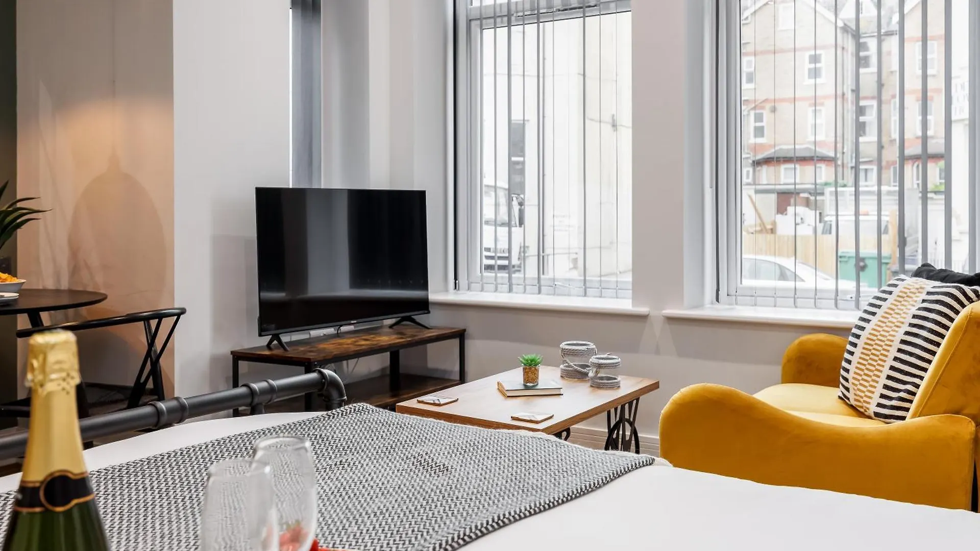Sea Breeze - Coast Apartment Bournemouth
